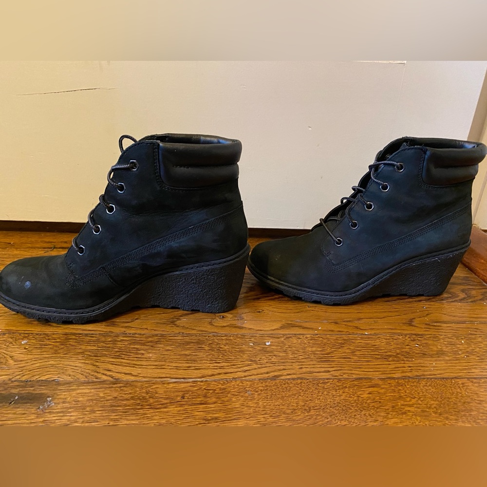 Timberland black booties in very good condition.